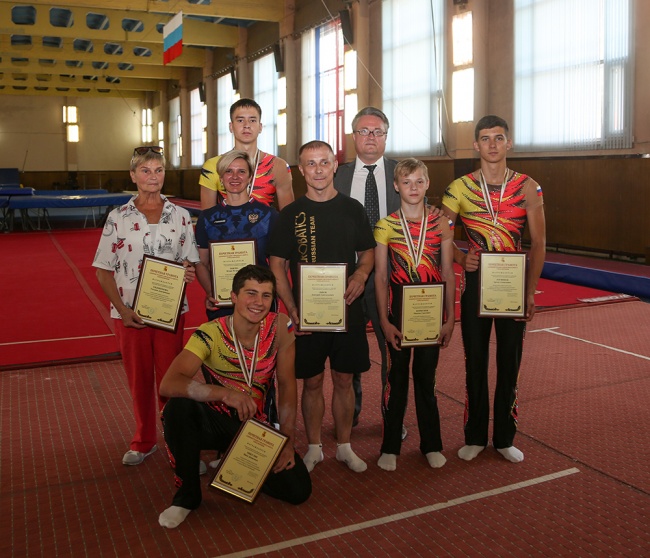 Мэр Воронежа Вадим Кстенин наградил победителей чемпионата мира по спортивной акробатике Мэр Воронежа Вадим Кстенин наградил победителей чемпионата мира по спортивной акробатике